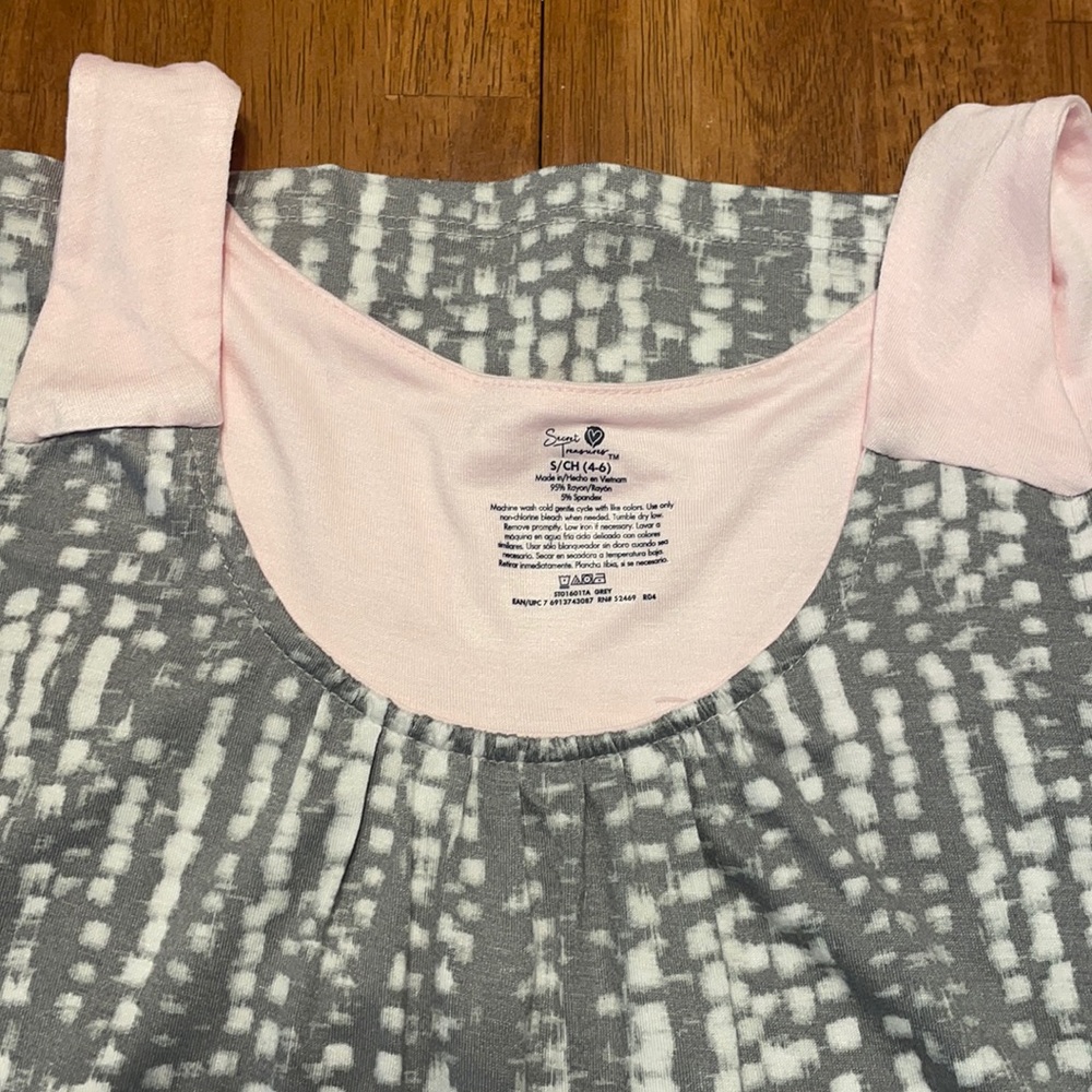 ❌SOLD❌ Sleep or Lounging Wear - Picture 4 of 8